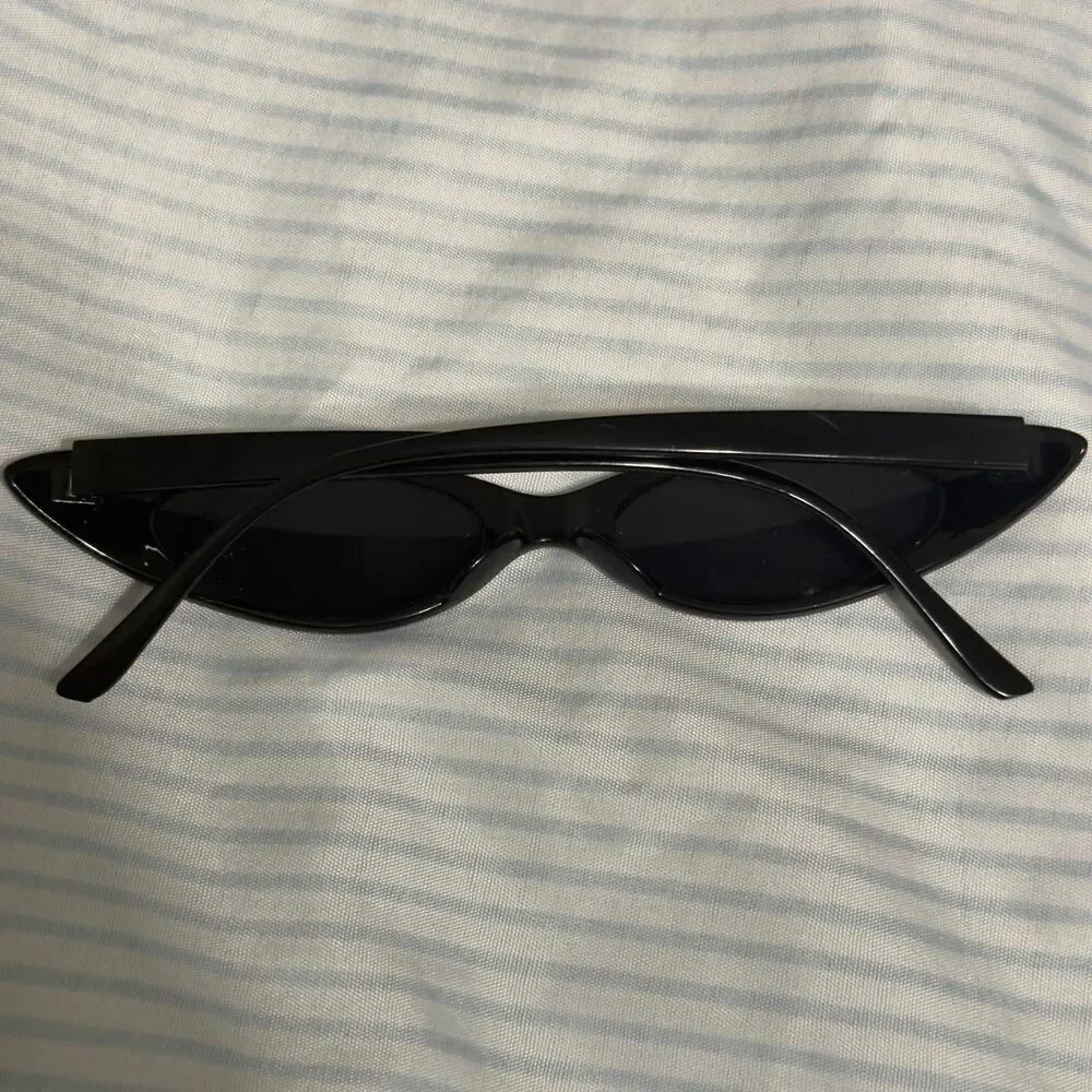 Black cat eye sunglasses #catseye #sunglasses